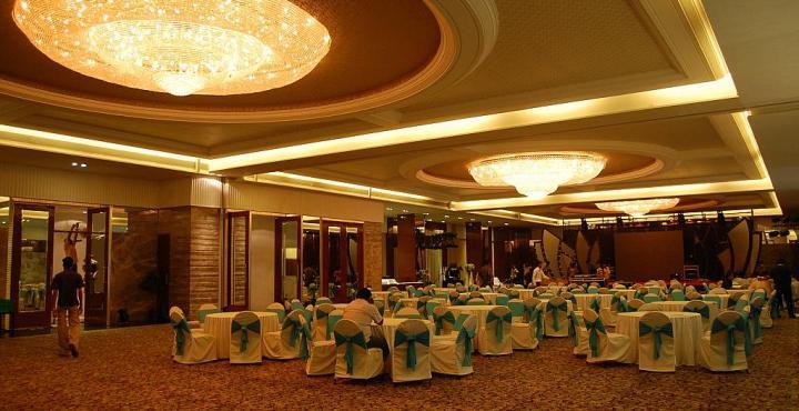 Centre Point Hotel 5*